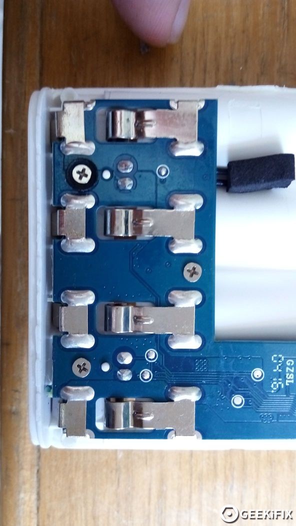 geekifix:紫5双向镍氢电池充电器拆解