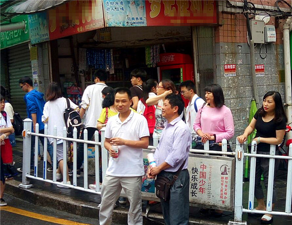 高考第一天都匀大多数家长表示：无所谓尽力即可