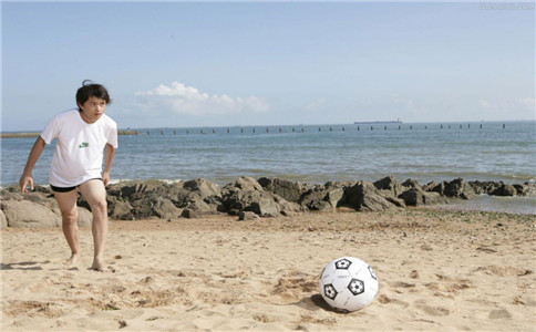 足球射门技巧视频大全,足球大力射门技巧小学生