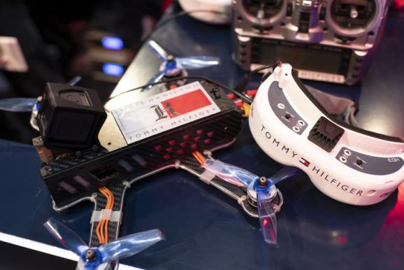 tommyhilfiger汉密尔顿奔驰,tommyhilfiger梅赛德斯