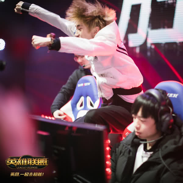 银河战舰高开低走RW季后赛再求突破