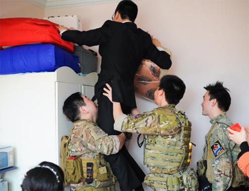 新郎迎亲堵门口,接亲堵门新郎要给多少红包