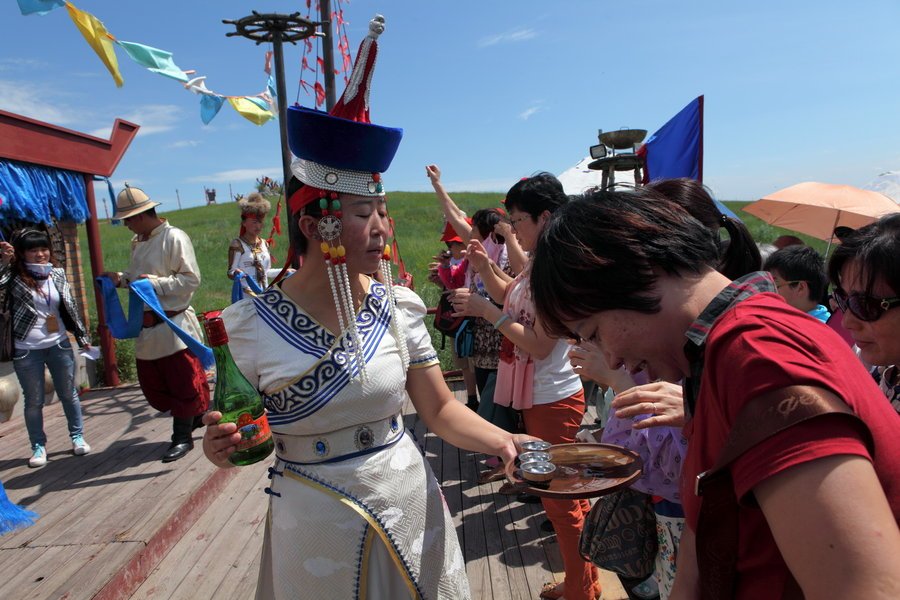 大武口呼伦贝尔风情园烤全羊团购,呼伦贝尔旅游必吃的十大特色美食
