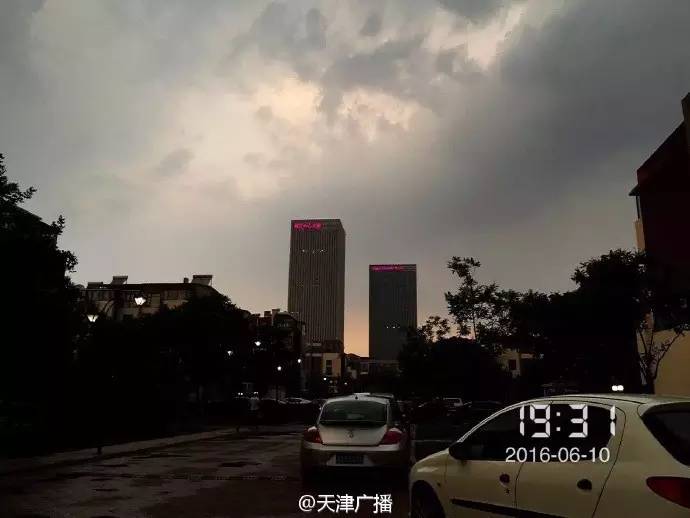 天津大雨下冰雹,天津大雨冰雹齐来袭