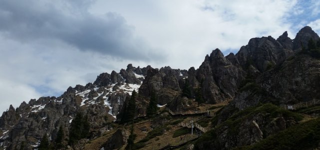 一景一日能观四季：天山“瑶池”是怎样的美轮美奂