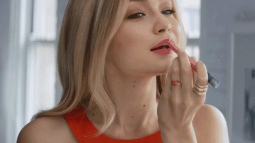 特别火的塑料袋包包,女生行李手提袋最近流行款