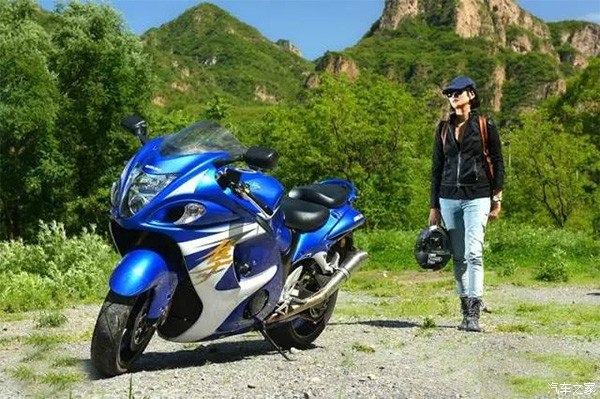 跨时代战神对话，铃木隼VS宝马S1000RR