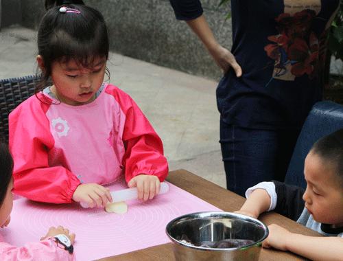 有什么事是一顿美食解决不了,有什么事情是一杯酒解决不了