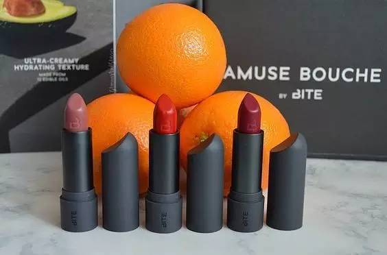 它既是女人们迷人的必备品,但它也是是女人的毒药!