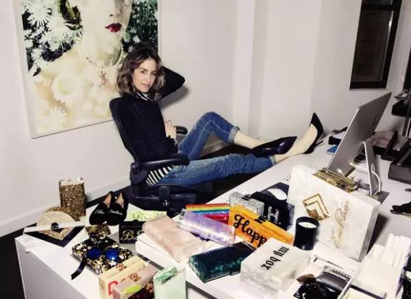 年会怎么穿衣服,年会穿什么衣服和鞋子