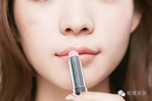 裸色系眼影棒,裸色眼影棒画法