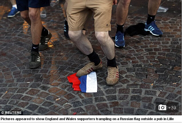 俄罗斯与英格兰打架视频,俄罗斯和英国足球斗殴事件