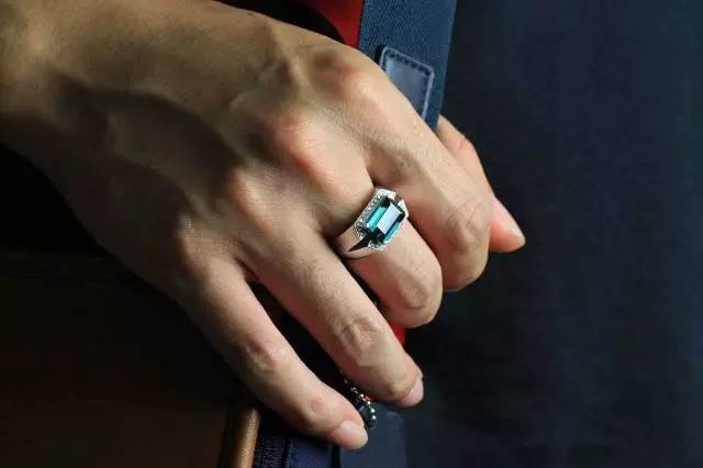 彩宝男戒：男人也可以如此风骚