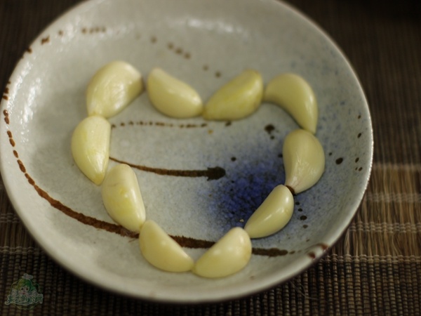 巧剥大蒜，哪种又快又完整不伤手？别再争议，看看亲测得出的结论