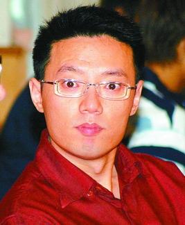 他玩车一掷3000万买豪车，他爸投资足球不舍得，买豪车舍得