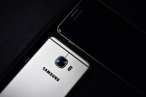 2千块买华为还是买三星,2千多买个二手手机值得吗