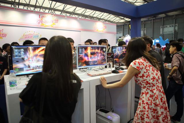 魔都同人祭CP18，萌妹纸热捧富勒SM681R