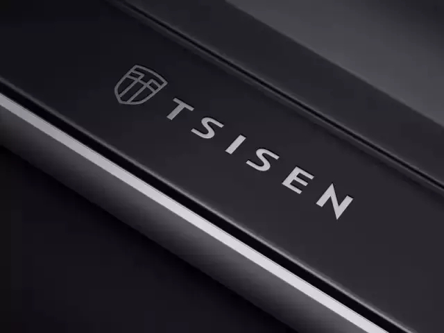 5名本科生，每天只睡6小时，1辆电动轿跑真车，惊艳全场