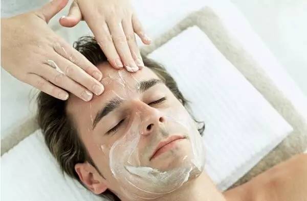 男士美白改变肤色的最好方法,男士夏季晒黑怎么快速美白