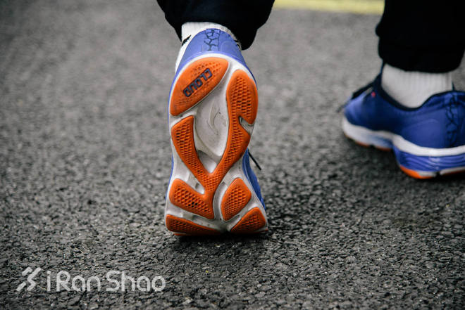 李宁云三代科技减震跑鞋,李宁云3代跑鞋