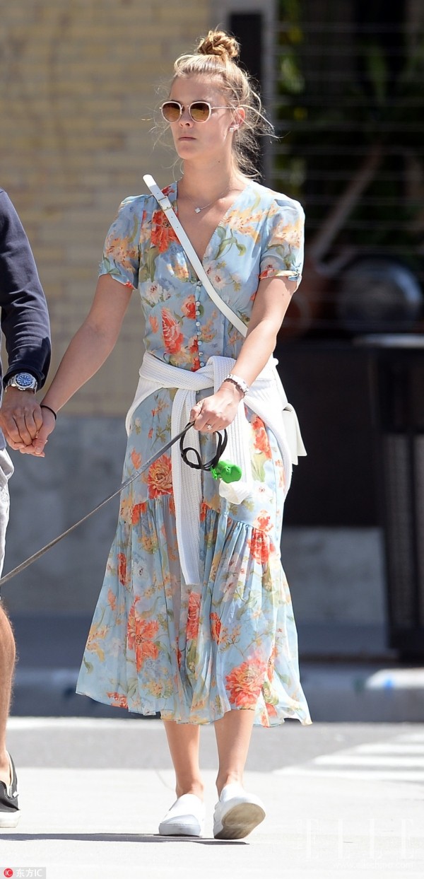 运动鞋配什么连衣裙子好看,运动鞋与裙子怎么搭出高级感