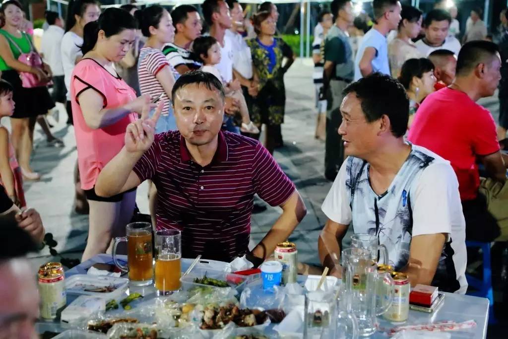 大美临港啤酒节开幕,啤酒狂欢节视频