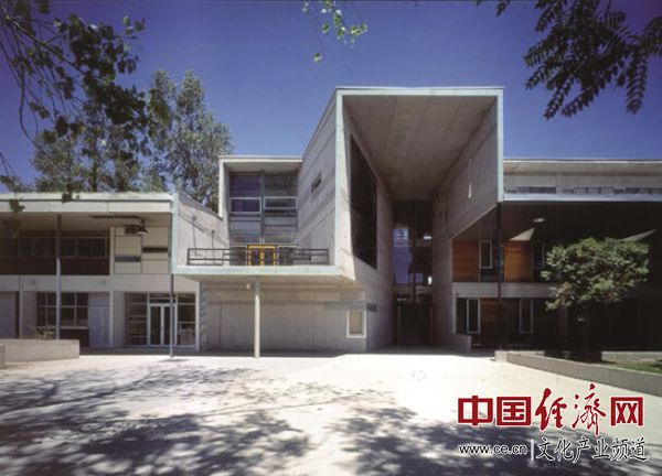 智利建筑师亚历杭德罗·阿拉维纳荣获2016年普利兹克建筑奖