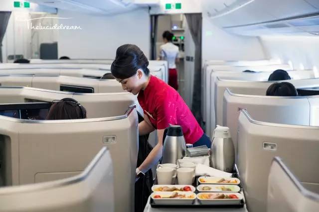 买机票为什么要等航空公司确认,订机票有选大航空公司的必要吗