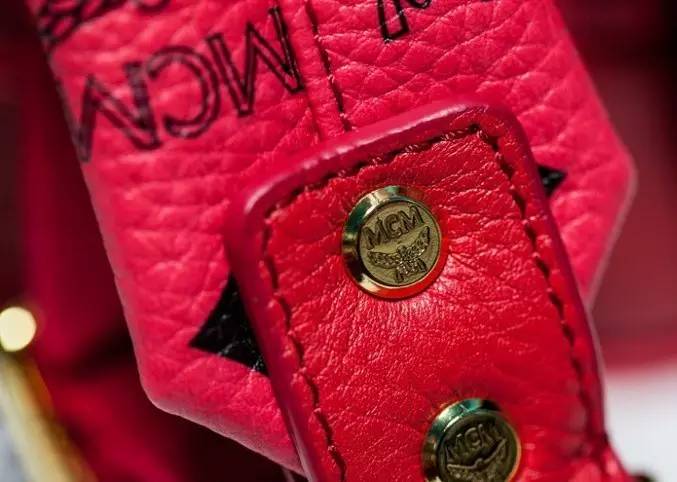 新款mcm双肩包樱花粉,剁手党好物分享