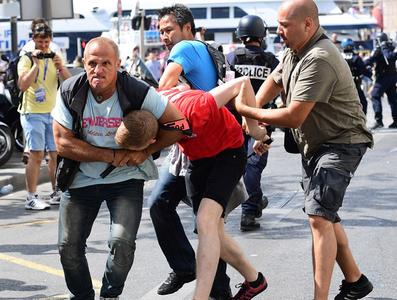 我只是来看场球，你打我干什么？