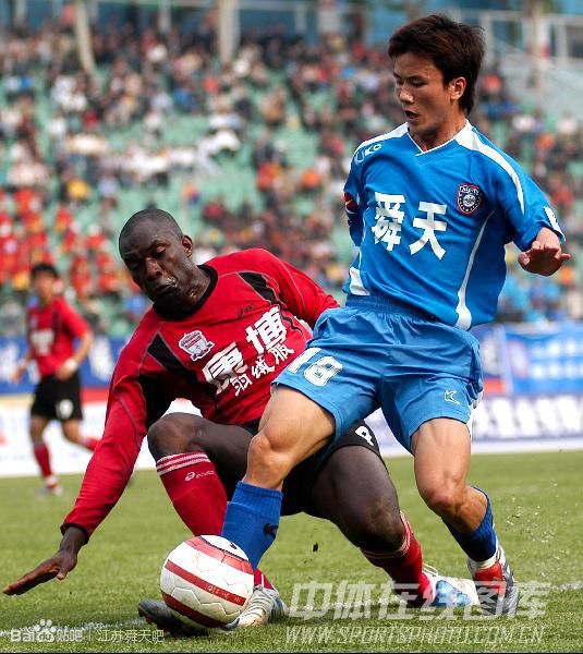 江苏堪称“足坛坚挺帝”!唯一一支连降两级还重返顶级联赛的球队