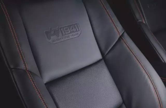 试驾全新大切诺基夜视视角,深度试驾14款大切诺基