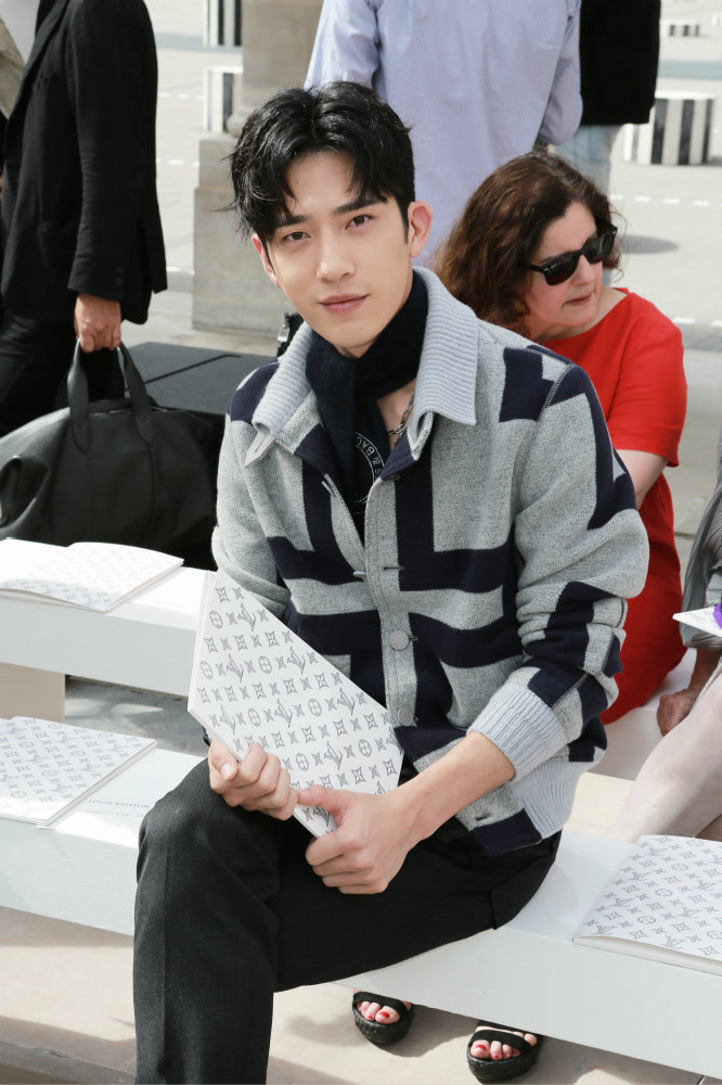 井柏然男装周放大招这美少女战士同款刘海可不是闹的