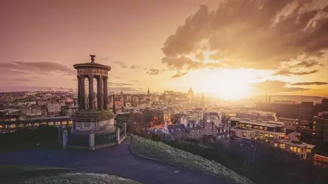 小编写完这条微信就请假去英国了，老板，这是我离英国最近的时刻