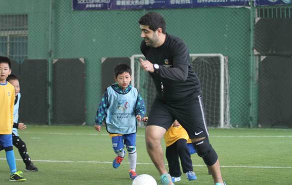 熬夜在家看欧冠,在家熬夜看国足