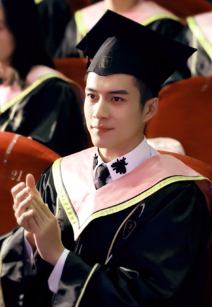 网友问题解答李易峰团队、张智霖袁咏仪、韩东君感谢胡歌、黄灿灿接影版泡沫、电影票团购、剧版蔓蔓青萝、刘昊然接戏、当演员其他方法