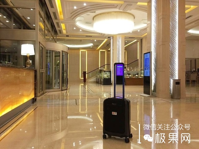 最适合自动行走的旅行箱,自动打开旅行箱