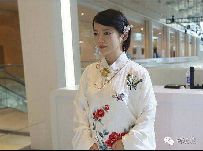 高仿真机器人都长这样配上VR真可以抛弃女票了