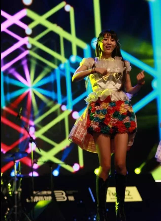 属于那晚的精彩，怎么能缺少高颜值美女和大长腿呢？