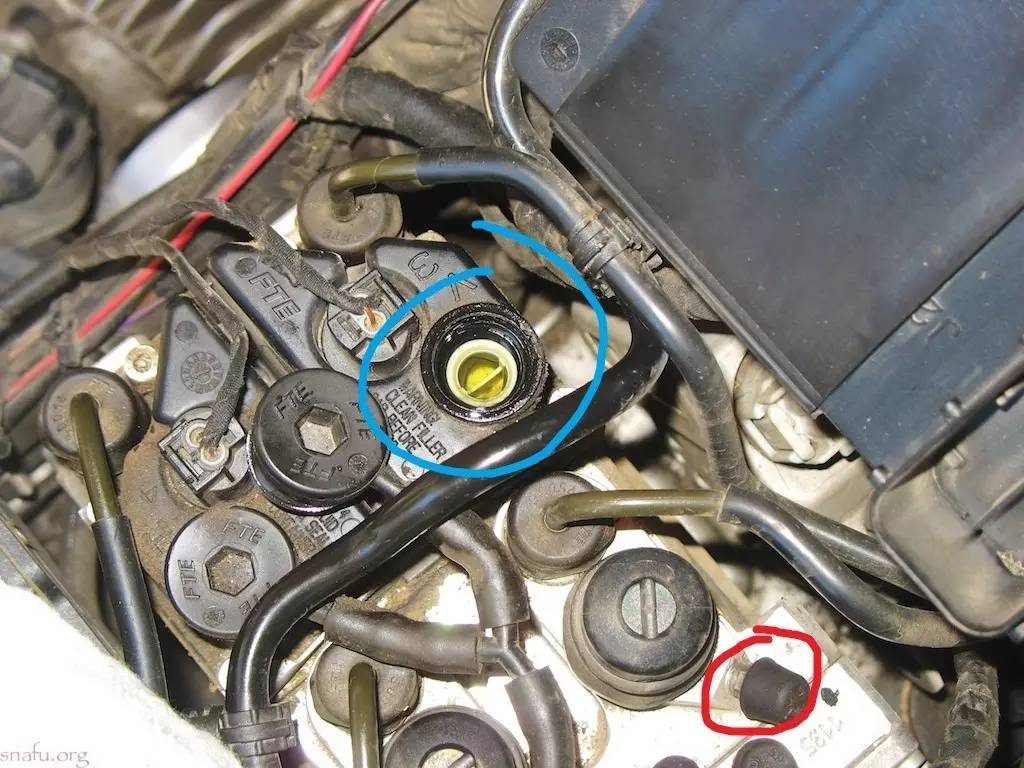 跑一会abs灯就亮abs就失灵,abs刹车失灵解决方法