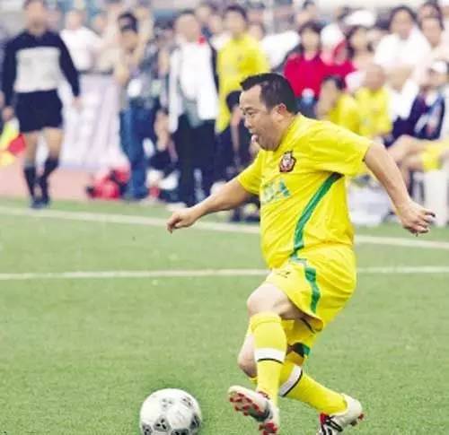 鹿晗踢球水平怎样,鹿晗足球在娱乐圈是什么水平