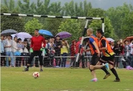 鹿晗踢球明星队,鹿晗踢球什么水平