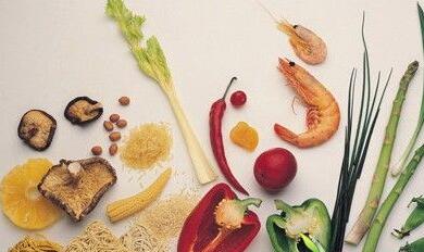 孩子老是伸舌头是上火了吗,2岁宝宝老是伸舌流口水