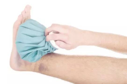 崴脚怎么治才能好得快,崴脚怎么根治