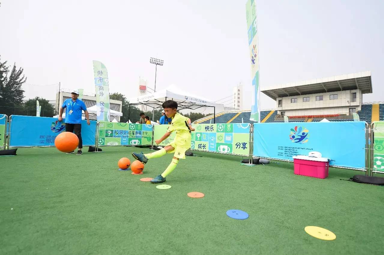 足球嘉年华惊现“小盖茨”11岁混血儿自己开发足球APP