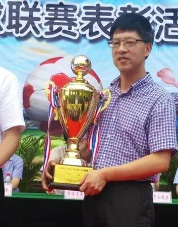 富阳这所学校，从张鸿铭市长手里捧回了奖杯！