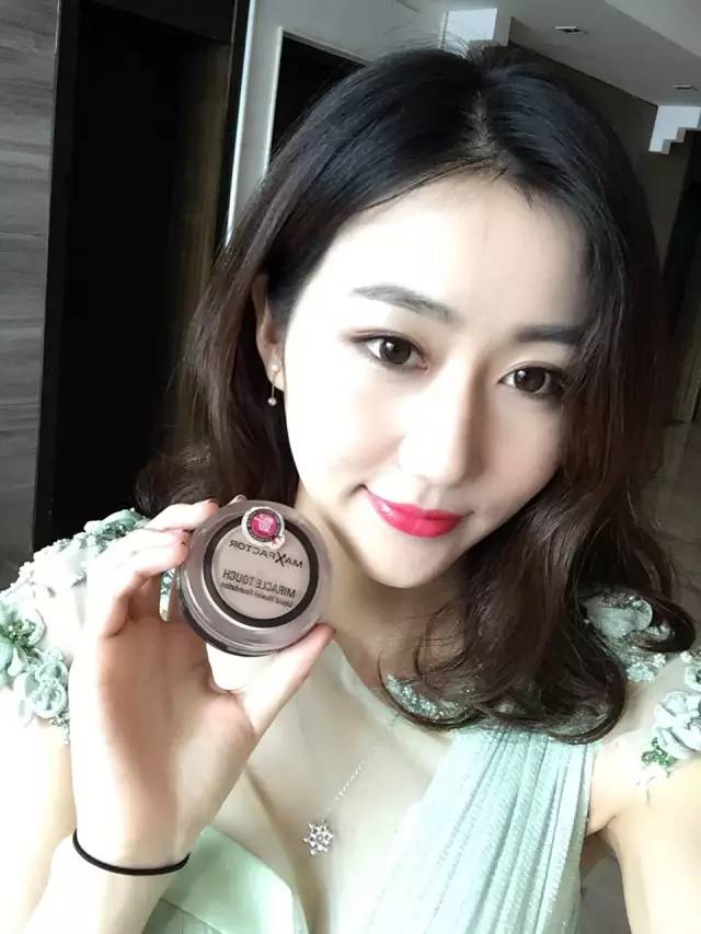 一秒变巨星，重姐绝美彩妆大片抢先看！