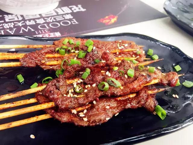 同样一家店，别人排成“葛优瘫”，我们吃到嗨翻天！