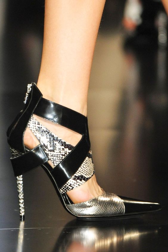 100块和1000块的照片区别,100块和1000块的高跟鞋子区别