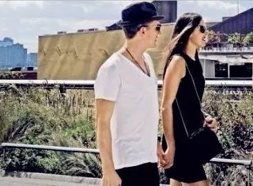 网坛最美的伊万嫁人了，这是“小猪”欧洲杯出局后最开心的时刻！